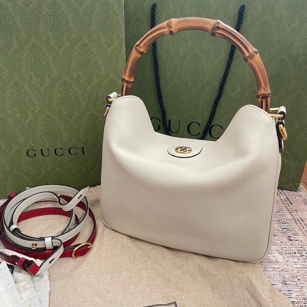 Brand new Gucci Diana Medium Shoulder Bag in white leather